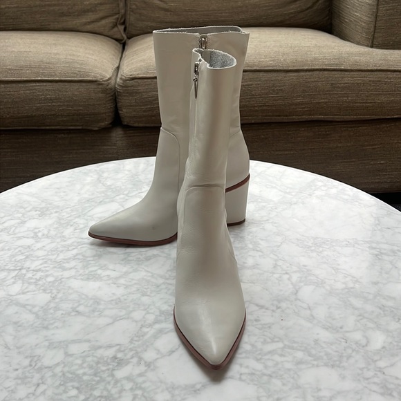 Schutz. Anaflor Pearl Tumbled Leather Boot. 7.5 - Picture 1 of 14